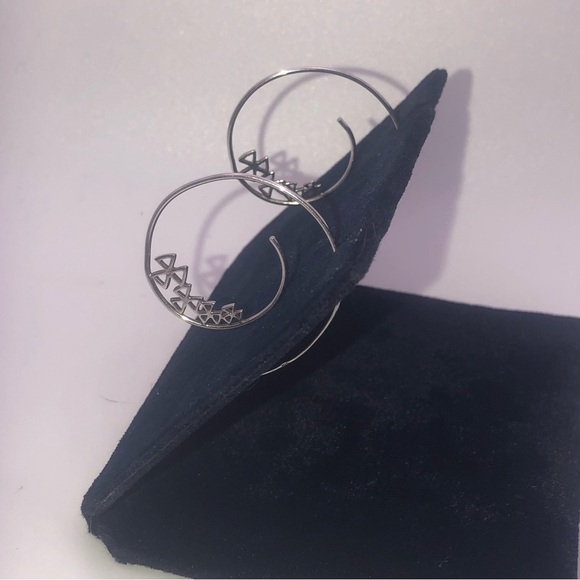 STERLING Silver Geometric Triangle Flower Threader Hoop Earrings 1.3” - Picture 3 of 8